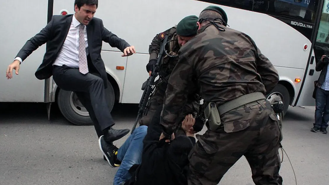 Soma Faciasında Madenci Erdal Kocabıyık'a Tekme Atan Başbakanlık Müşaviri Yusuf Yerkel Özür Diledi