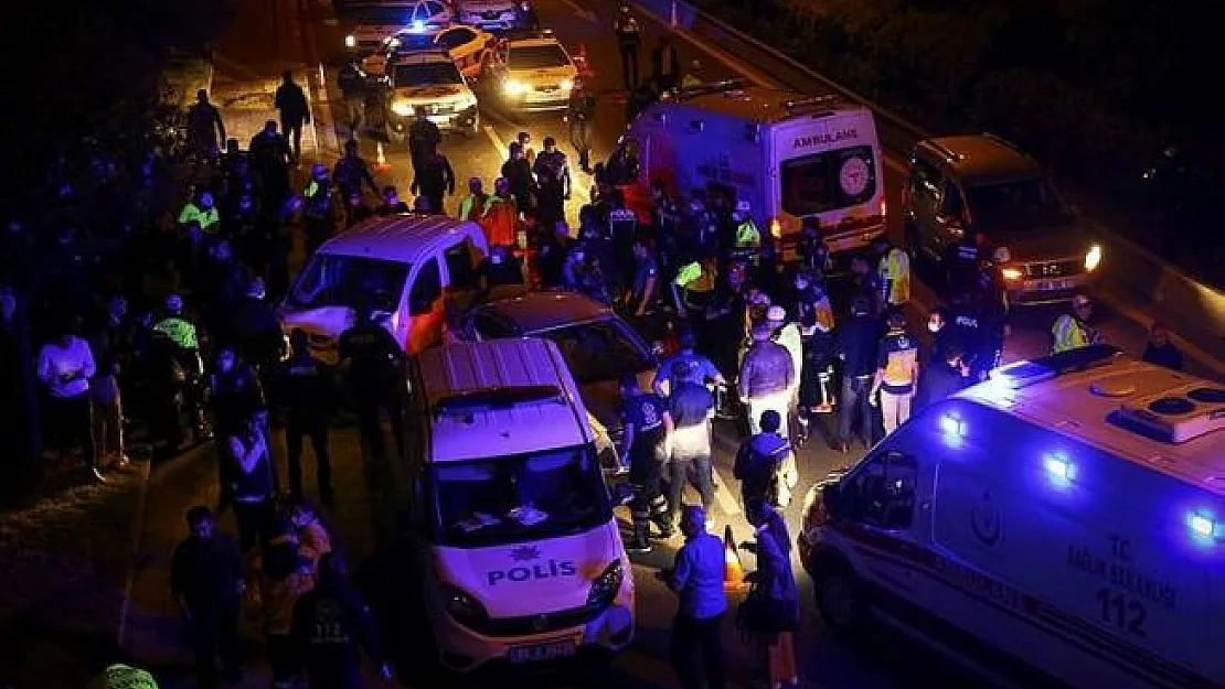 Son Dakika! Ankara'da bir polis uygulama noktasına hızla bir araç daldı! Çok sayıda yaralı var