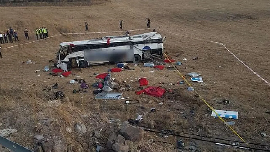 Son dakika Balıkesir'de katliam gibi kaza! Yolcu otobüsü takla attı! 14 kişi öldü, 18 kişi yaralandı!