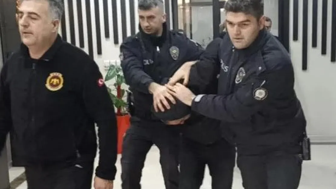 Son dakika Bolu Belediye Başkanı Tanju Özcan'a saldırı: Makam katına kadar geldi
