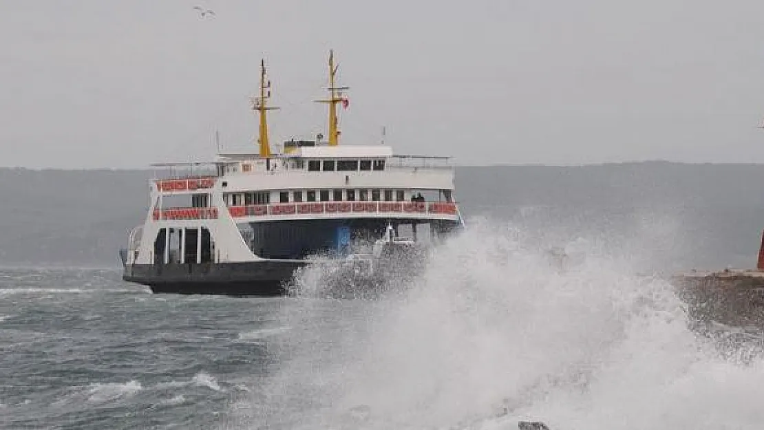 Son dakika: Çanakkale Boğazı transit gemi geçişlerine kapatıldı!