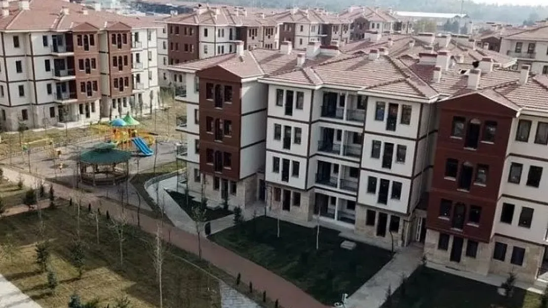 Son dakika duyuruldu: TOKİ sosyal konutlara başvuracakları ilgilendiriyor: O şart değiştirildi