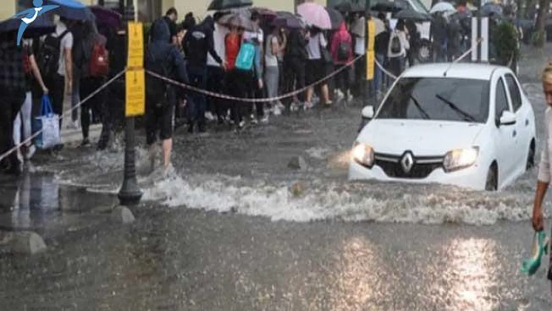 Son Dakika! İstanbul'da AKOM Uyarısı &quotTrafiğe Çıkmayın!"