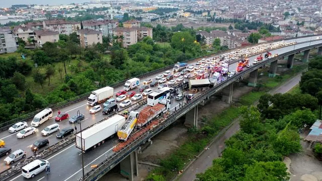 Son dakika TEM'de korkunç kaza! En az 20 araç birbirine girdi! Çok sayıda yaralı var!