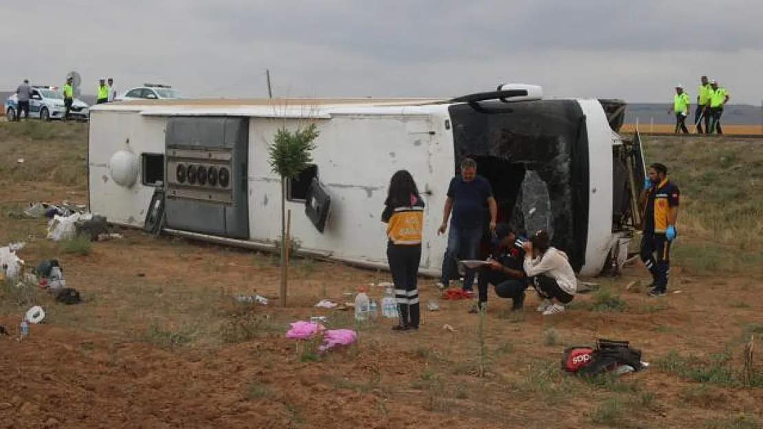 Son dakika yolcu otobüsü devrildi! Can pazarı yaşanıyor: Acil ekipler sevk edildi, çok sayıda yaralı var