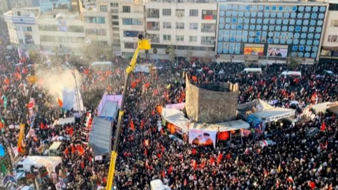 Süleymani cenazesi ses getiriyor! 'Aptal Trump, babamın şehadetiyle her şeyin biteceğini sanma!'