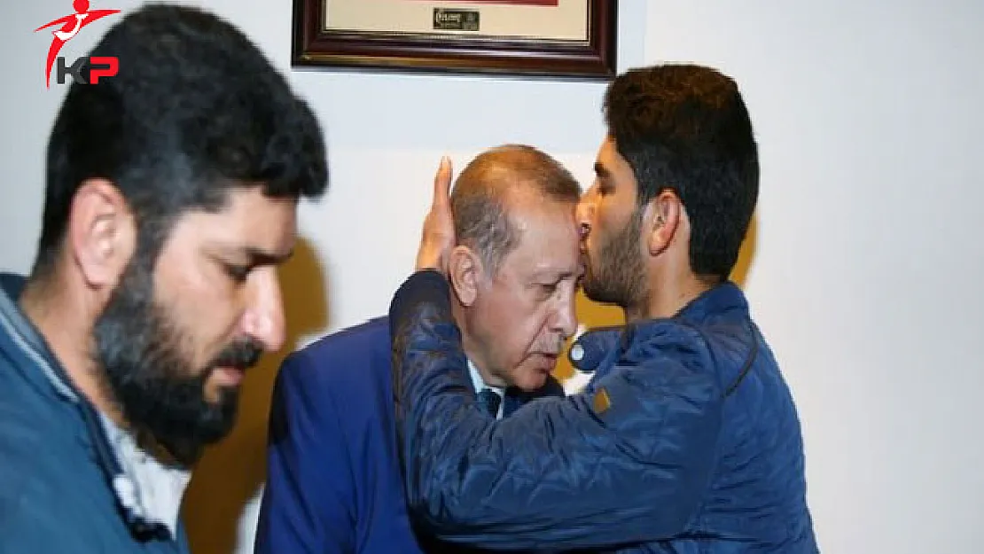 Suriye'li Baba Cumhurbaşkanı Erdoğan'ı Alnından Öptü