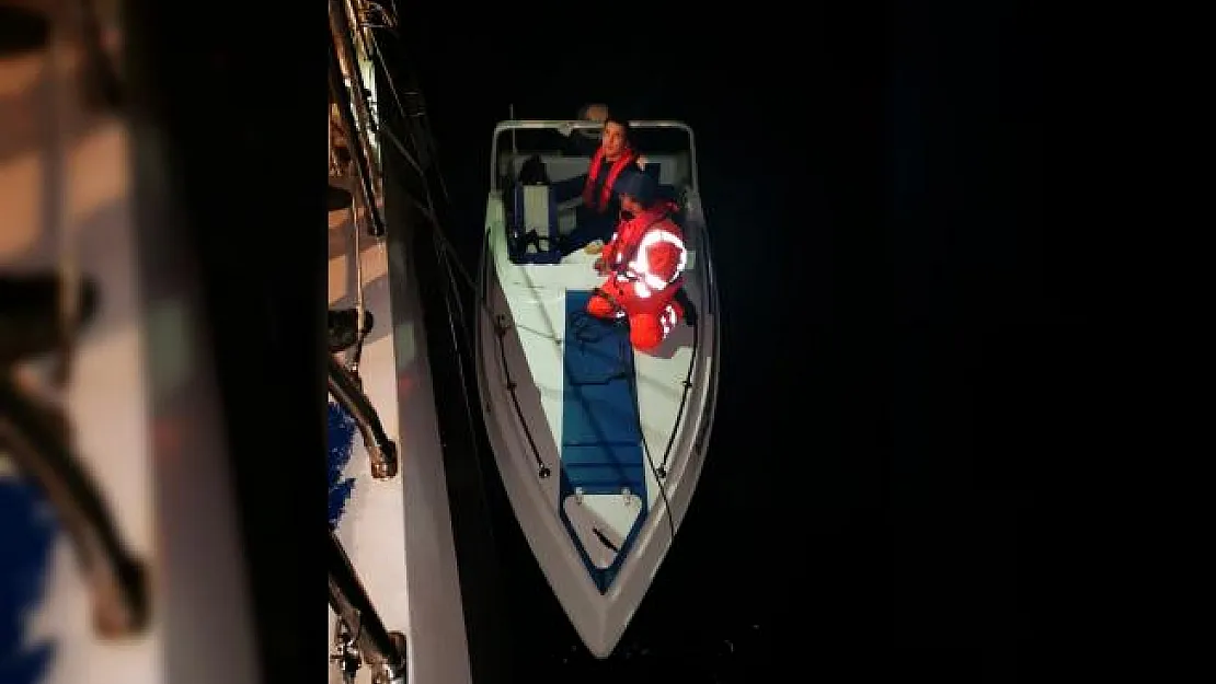 Sürüklenen teknedeki 13 Filistinli düzensiz göçmen kurtarıldı