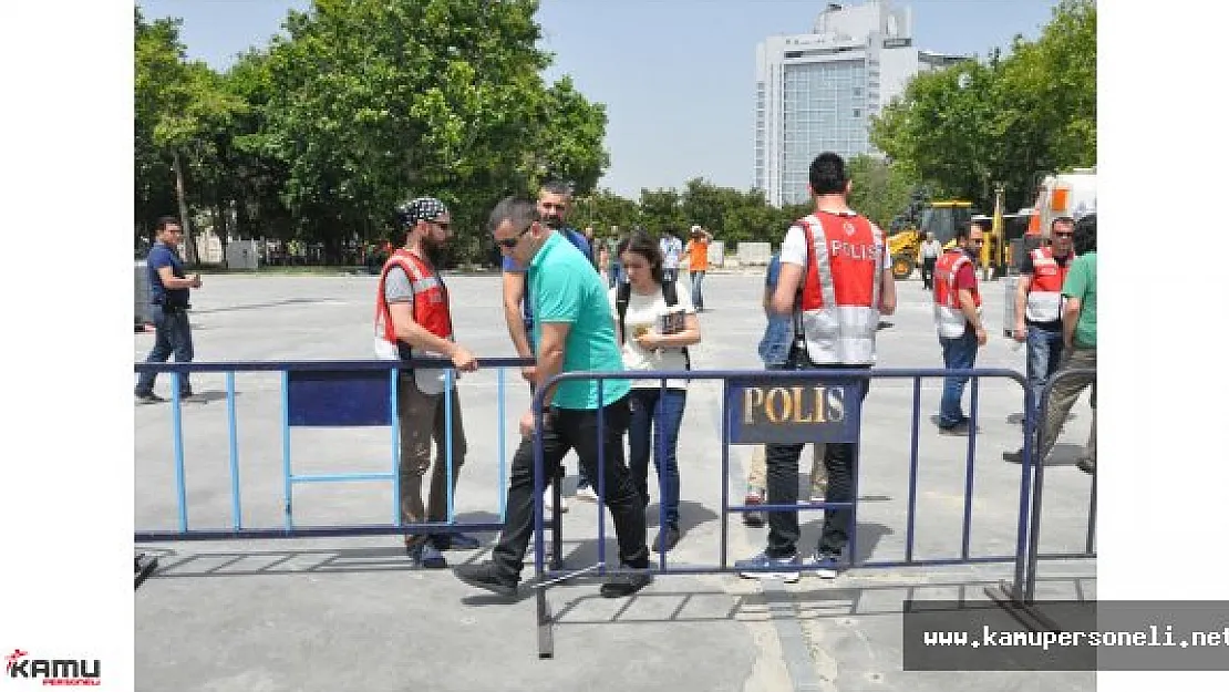 Taksim Gezi Parkı Girişleri Kapatıldı