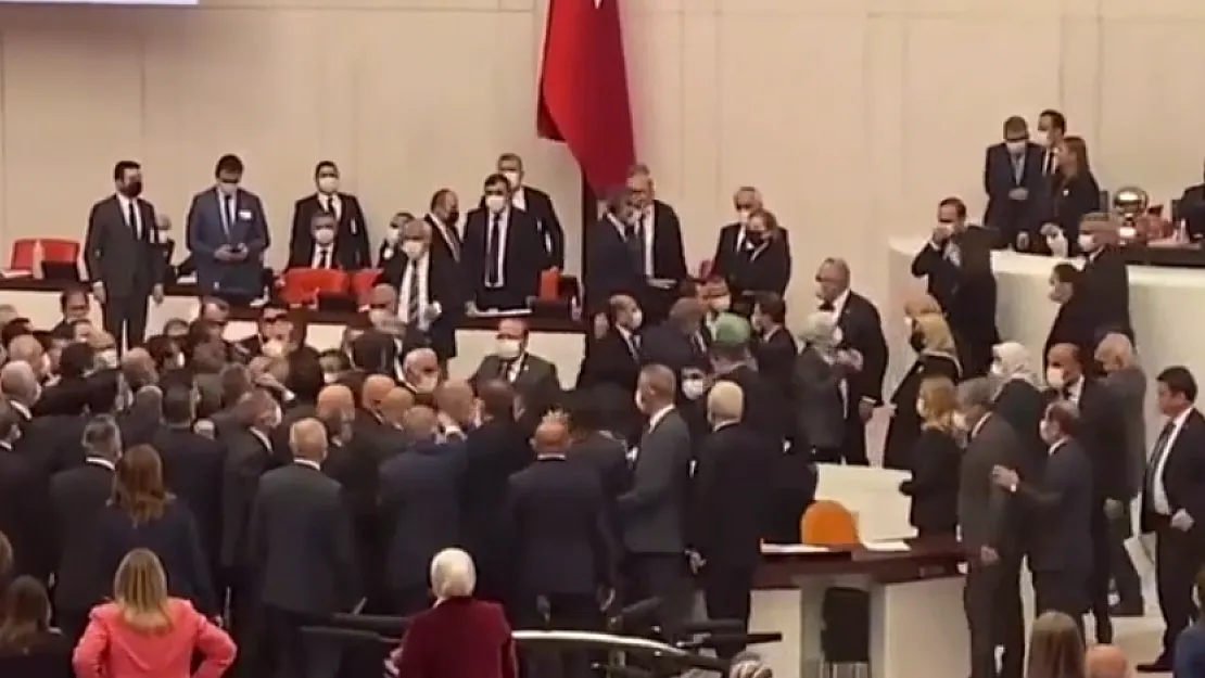 TBMM Yine Karıştı: Yumruk Yumruğa Kavga Çıktı!