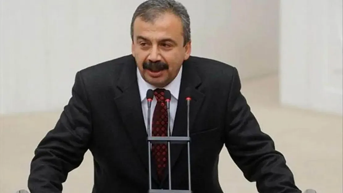 TBMM'de Heyecanlı Anlar Başkanvekili Sırrı Süreyya Önder Hastaneye Kaldırıldı