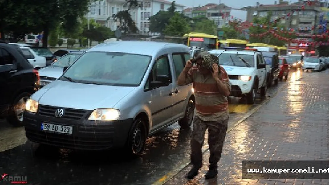 Tekirdağ'da Şiddetli Yağmur Hayatı Felç Etti