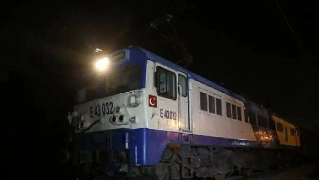 Tekirdağ'da Yük Treni İle Otomobil Çarpıştı!