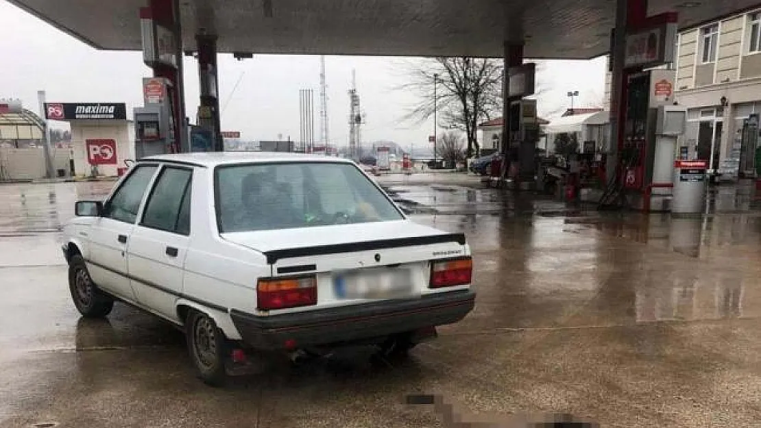 Telef olan köpeği sürükleyen sürücüden şikayetçi oldu