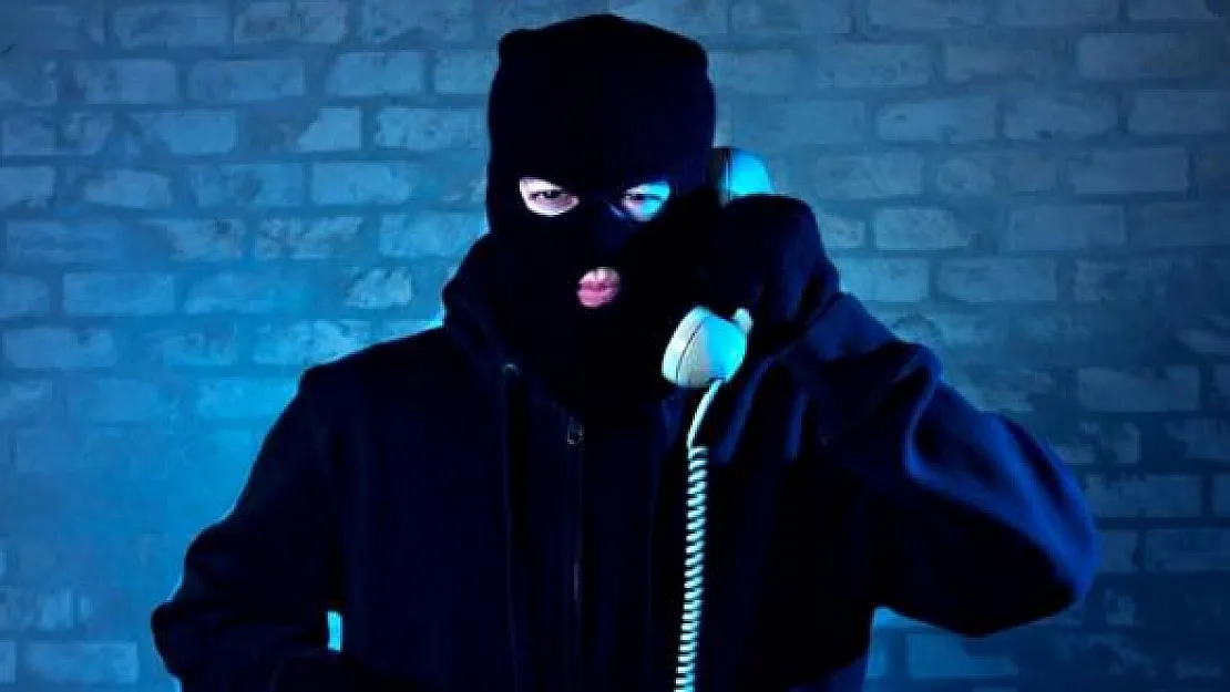 Telefon dolandırıcılarına dikkat! Banka çalışanı uyarmasa Edremit'te emekliyi soyacaklardı!