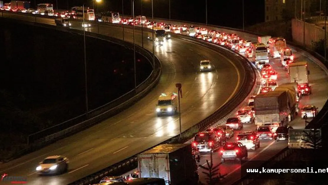 TEM Otoyolunda Bayram Yoğunluğu Yaşanıyor