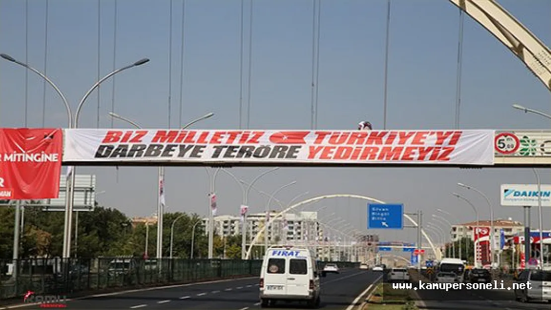 &quotTeröre ve darbecilere bu ülkeyi yedirmeyeceğiz"