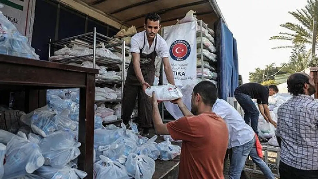 TİKA Gazze'de sağlık paketi ve dezenfektan dağıttı!