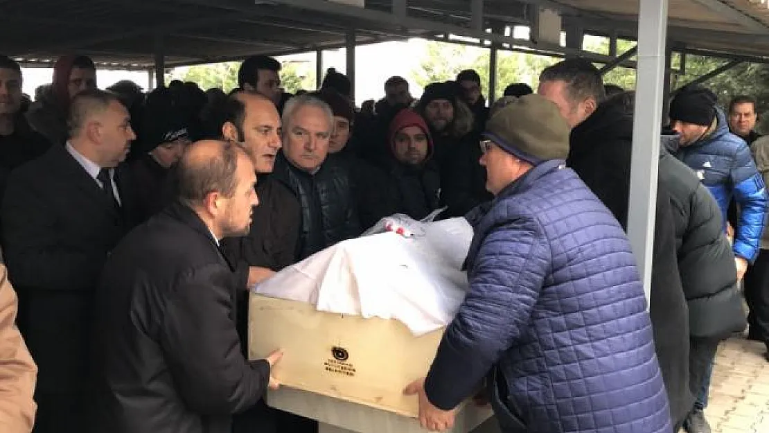 Tiyatrosu oyuncusu Dede toprağa verildi