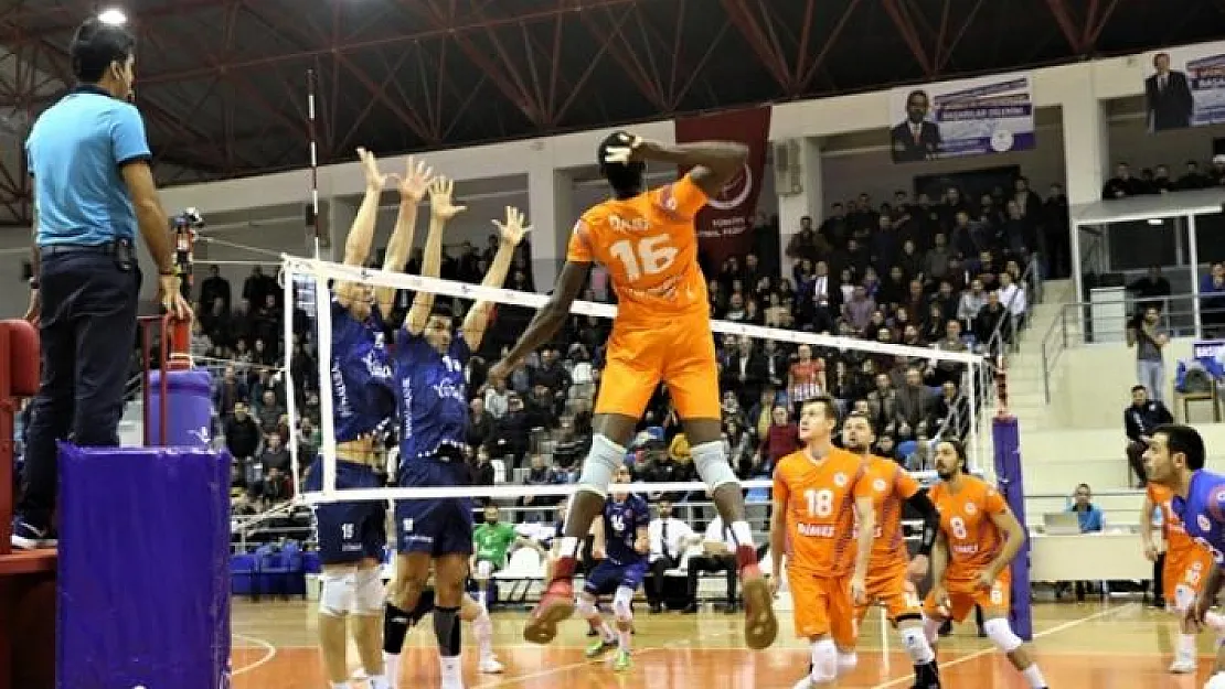 Tokat Belediye Plevne, sahasında Halkbank'ı 3-1 yendi