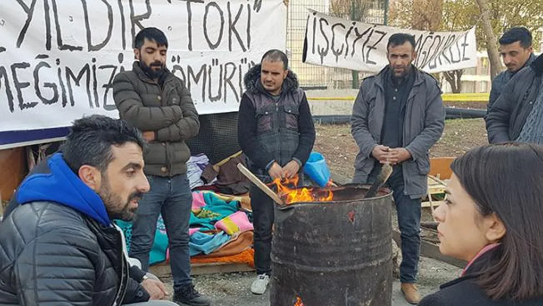 TOKİ'den maaşlarını alamadıkları için işten ayrılan işçiler çadır kurunca gözaltına alındı