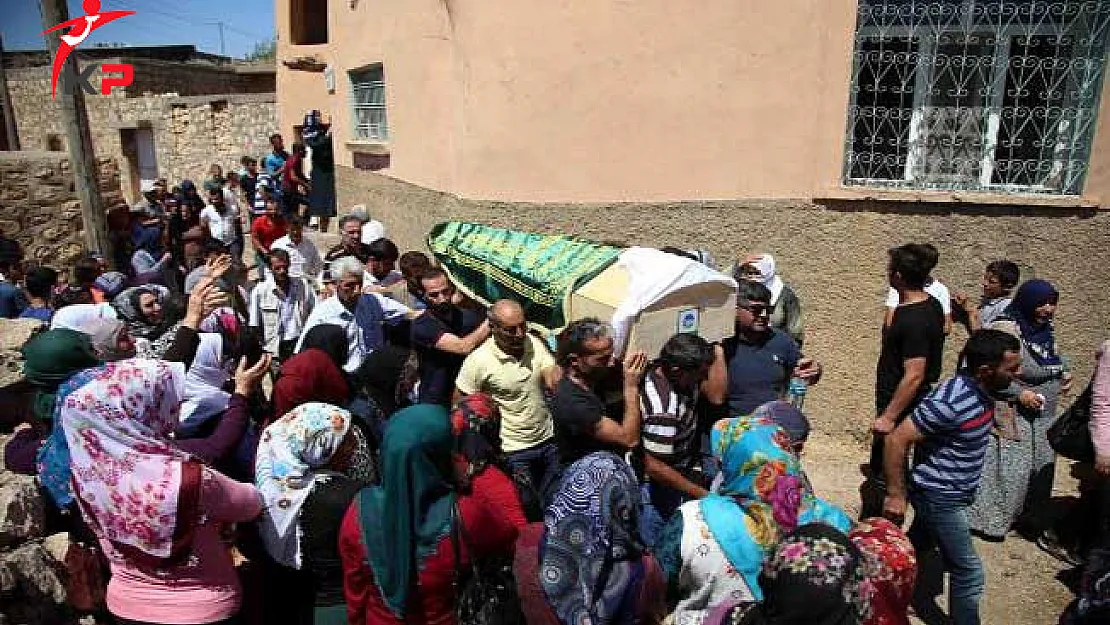 Traktör Kazasında Ölenler Mardin'de Ağıtlarla Defnedildiler