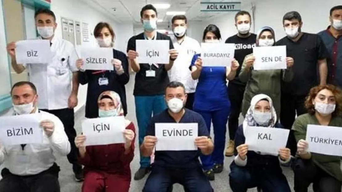 Tüm Türkiye akşam saat 9'da balkona çıkıp sağlık çalışanlarını alkışladı