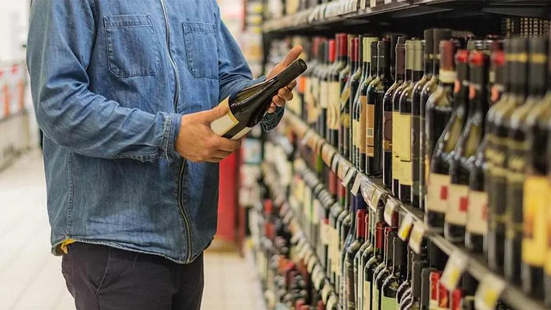 Tüm Türkiye'de yasaklandı! Hafta sonu sokağa çıkma yasağında marketler alkol satışı yapamayacak!