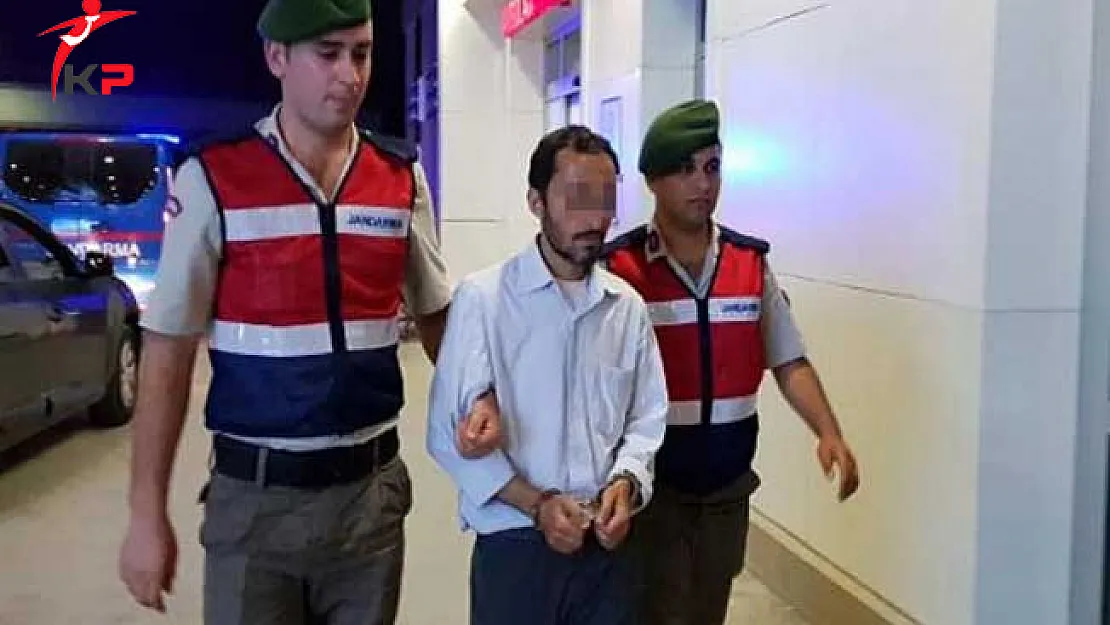 Türk Bayrağı'nı İndirmeye Çalışan Yolcu Az Kalsın Linç Ediliyordu