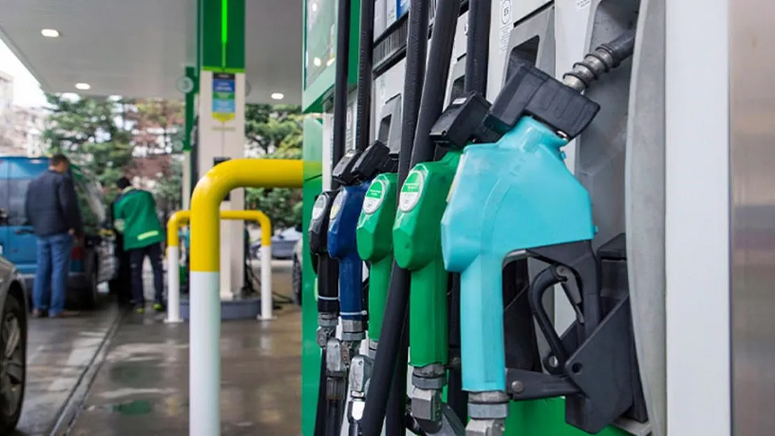 Türkiye'de Akaryakıt Fiyatları Fırlayabilir! AB'nin Rusya'ya Ambargo Kararı Petrol Piyasalarını Vuracak!