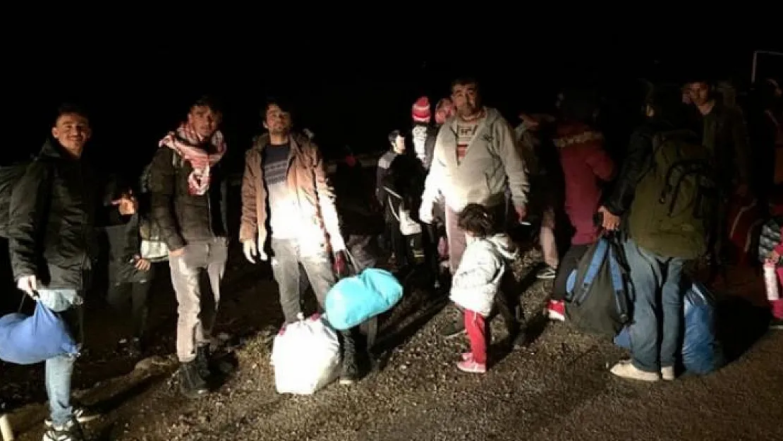 Türkiye'de bulunan göçmenlerin Avrupa'ya gitmek için sınırlara ilerlemesi Yunanistan'ı harekete geçirdi!