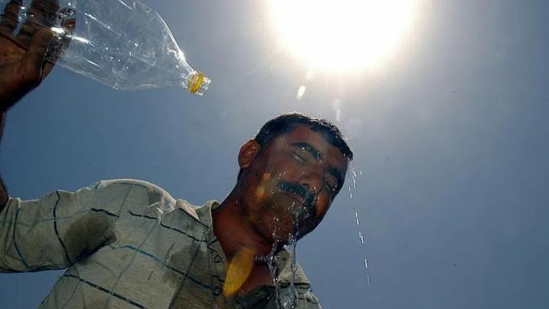 Türkiye'de kavurucu sıcaklıklar etkili olmaya başladı! Meteoroloji il il açıkladı!