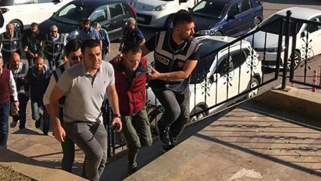 Türkiye'de yüz naklinde 5'inci, çene naklinde ise ilk olan Recep Sert tutuklandı! Recep sert kimdir? Kaç yaşında, nereli? Recep Sert'in eşi kim?