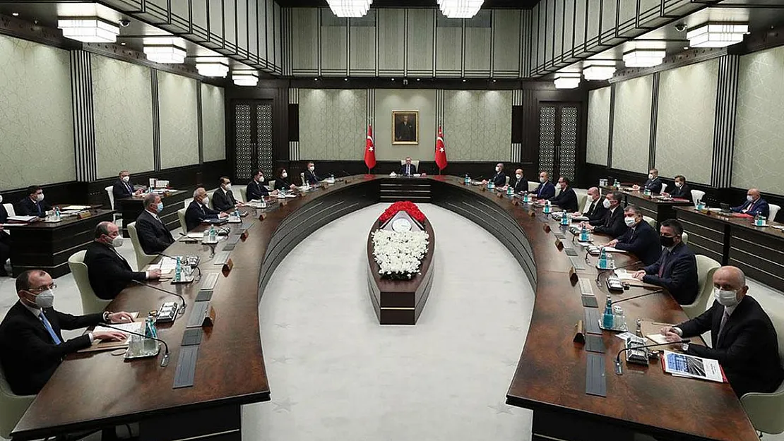 Türkiye'nin beklediği Kabine Toplantısı başladı! Pazar günü sokağa çıkma yasağı ve AVM'lerle ilgili flaş iddia!