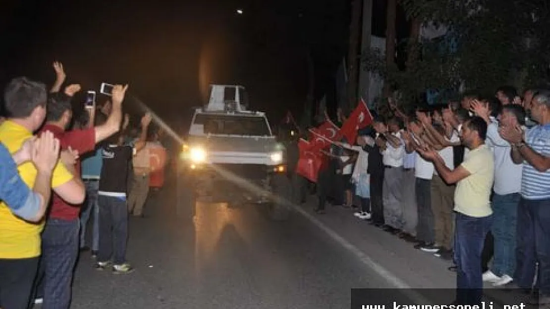 Türkiye'nin Dört Bir Yanında Darbe Girişimine Tepkiler Devam Ediyor