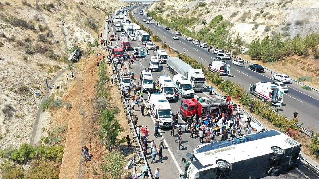 Türkiye'yi sarsan trafik kazasından bir acı haber daha geldi: Can kaybı sayısı 16'ya yükseldi