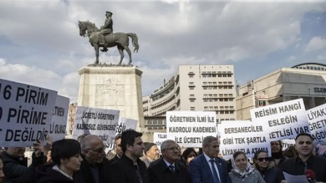 Ücretli Öğretmenler MEB'den Kadro Talep Ediyor