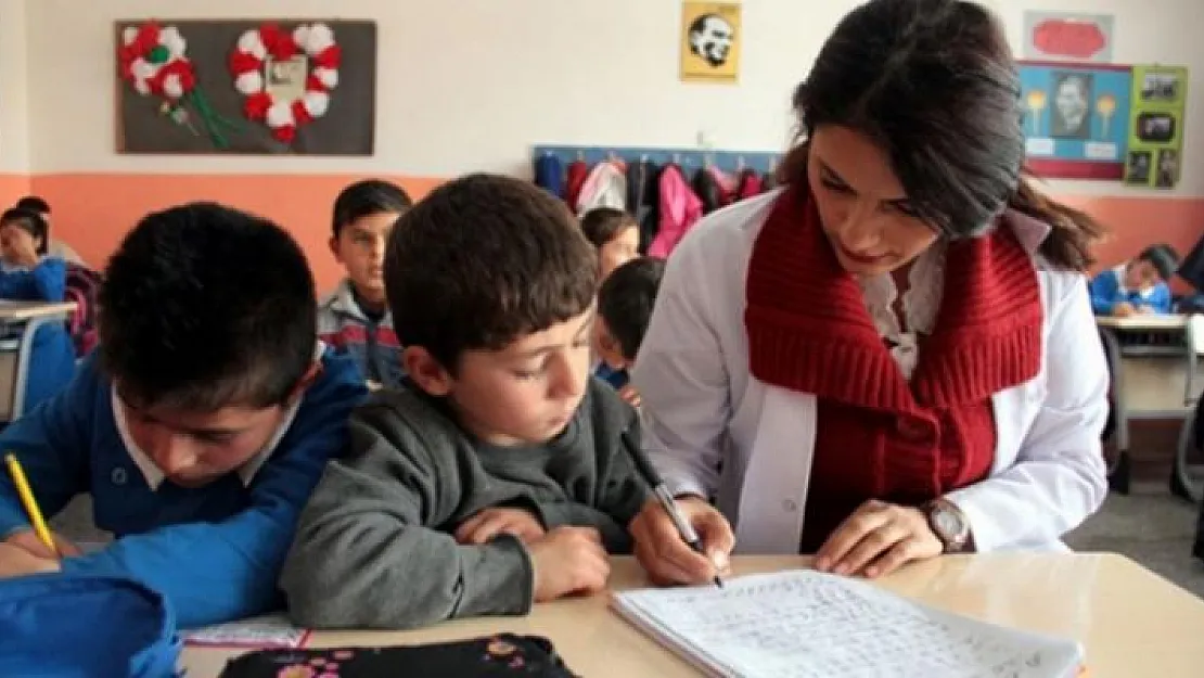 Ücretli öğretmenlere ve usta öğreticilere ek ders ücreti ödenecek!