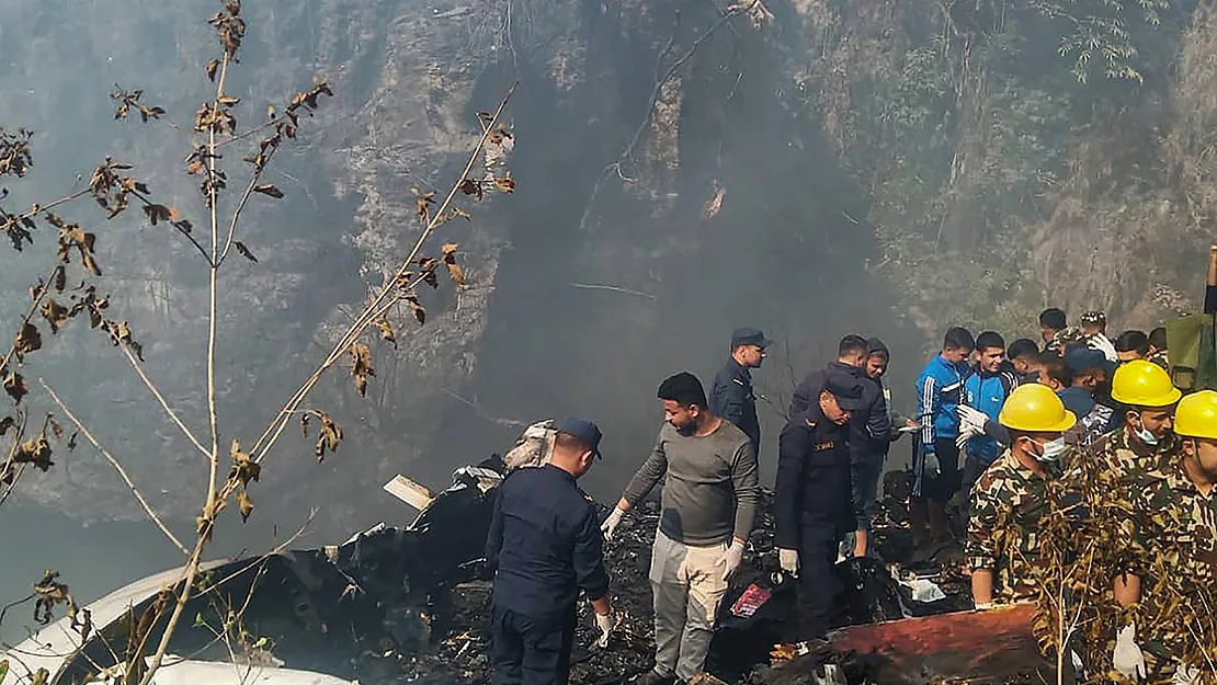 Ülke resmen kabusu yaşadı: Yolu uçağı düştü! İlk belirlemelere göre en az 40 kişi öldü
