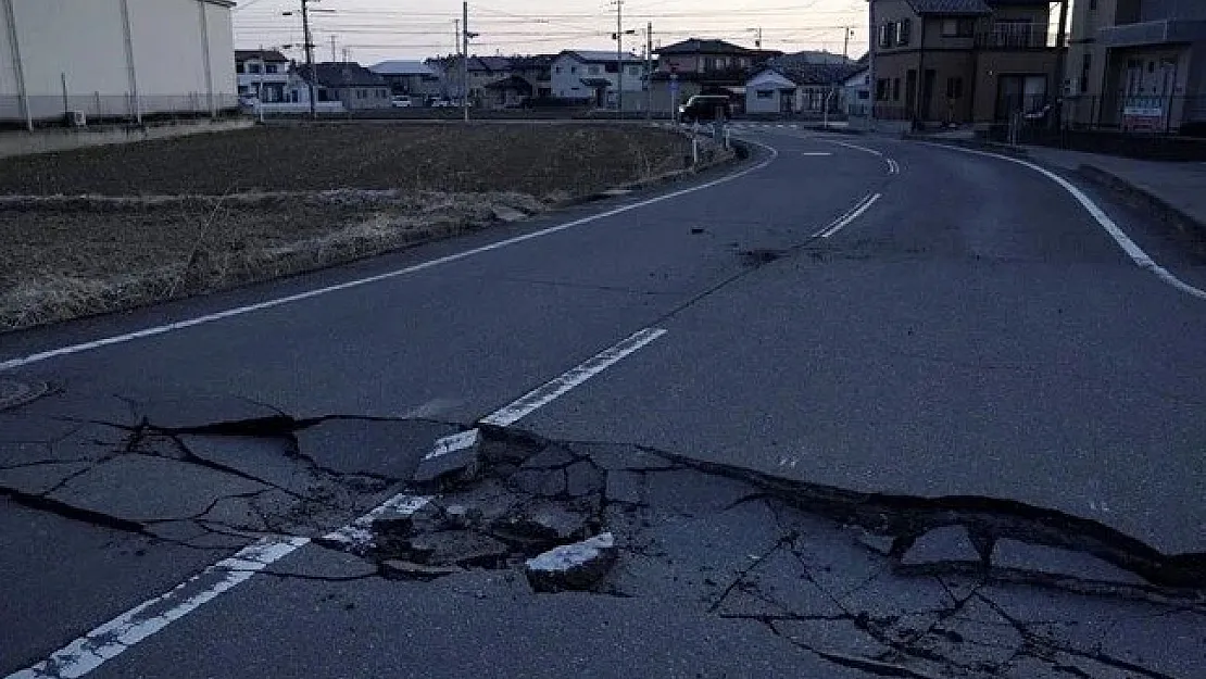 Ülkede yeri yerinden oynatan 6,9'luk şiddetli deprem sonrası acil tsunami uyarısı geldi!