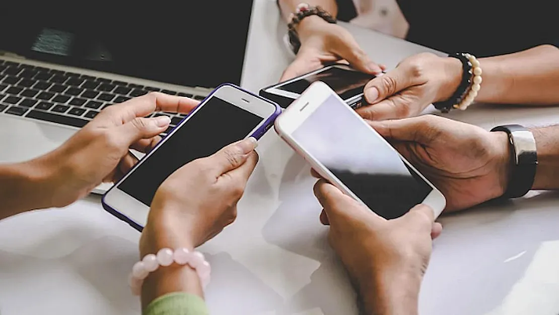 Üniversite Öğrencilerine Vergisiz Cep Telefonu ve Bilgisayar Müjdesi