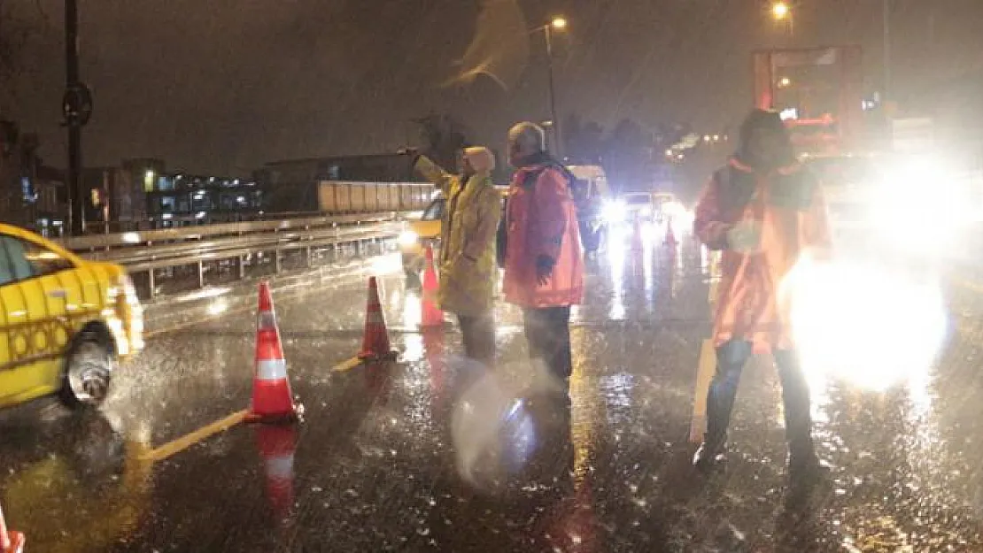 Unkapanı köprüsü araç ve yaya trafiğine kapandı