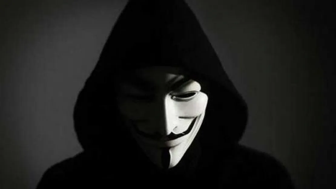 Ünlü hacker grubu bu konuşmalarından sonra polis teşkilatının telsiz ve internet sitelerini hackledi!