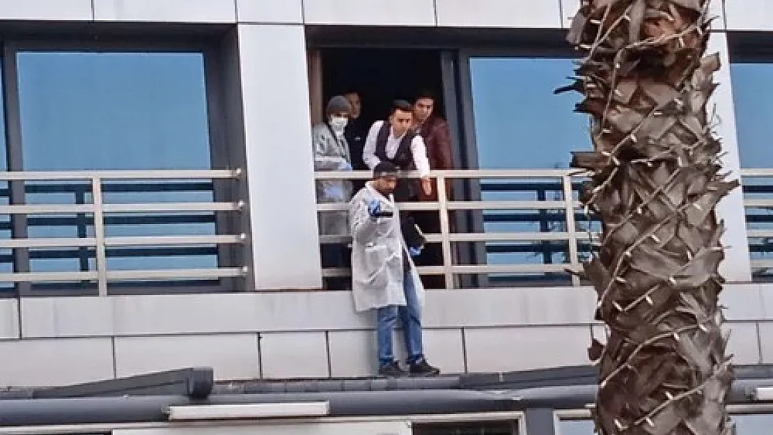 Ünlü isimden kötü haber: İstanbul'da otel penceresinden düşerek hayatını kaybetti! İlk görüntüler geldi