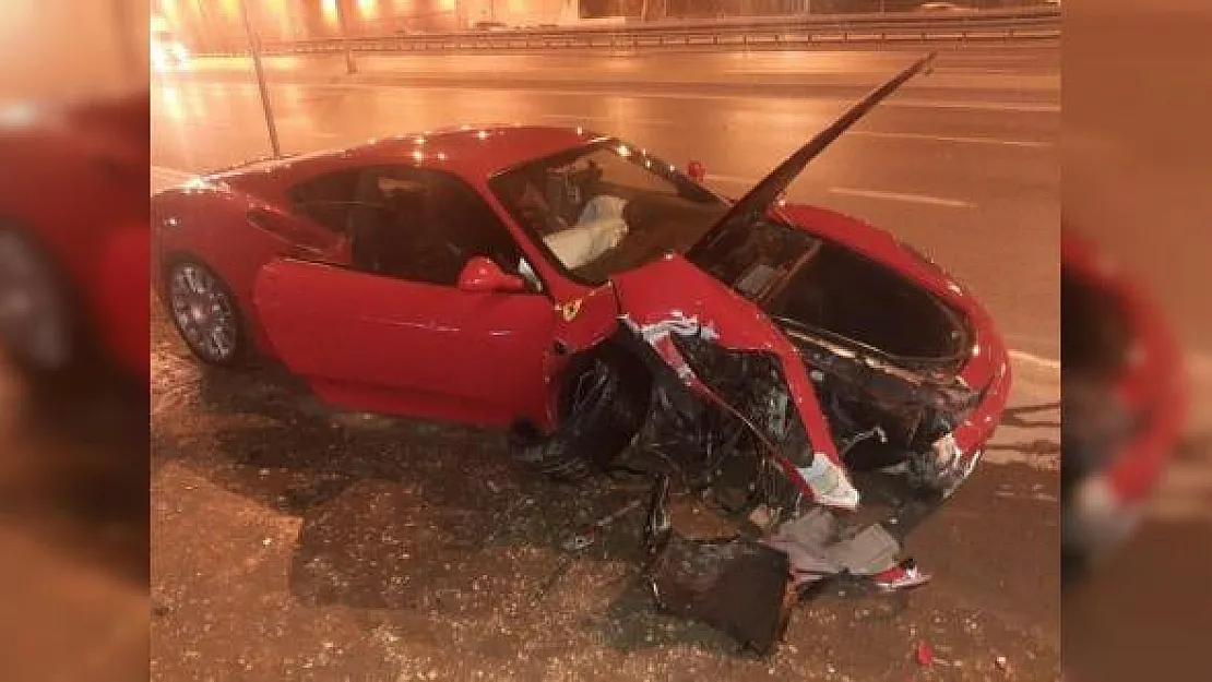 Ünlü manken Cansu Taşkın trafik kazası geçirdi!
