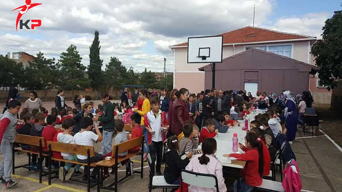 Üsküp Atatürk Ortaokulu Tarafından Düzenlenen Aşure Etkinliğine Vatandaşlardan Yoğun İlgi!