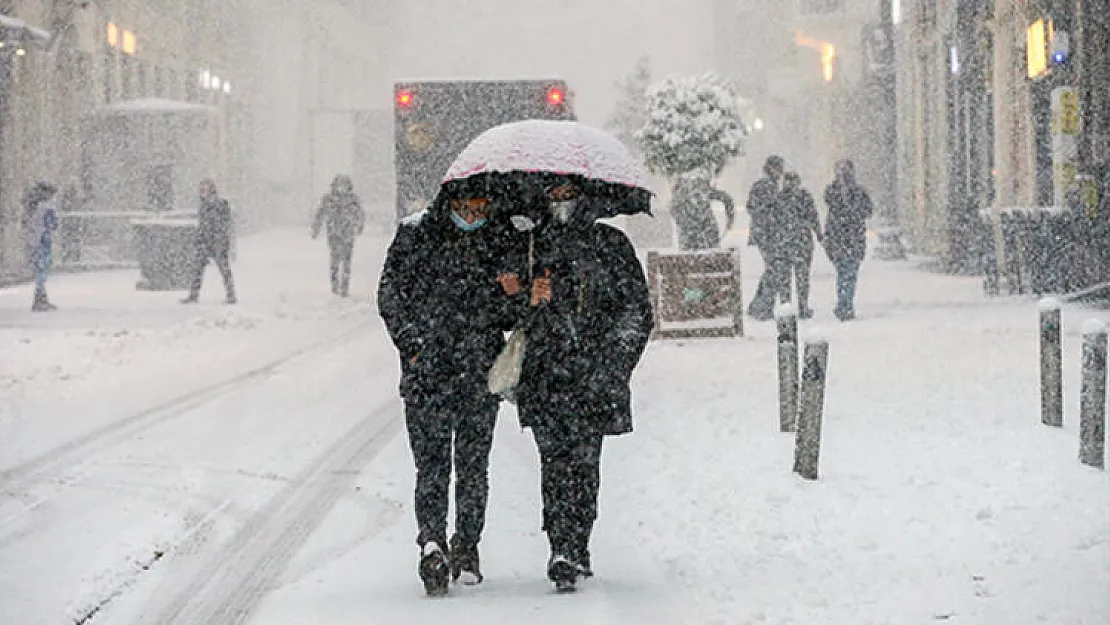 Uyarılar yapılmıştı: Kar yağışı başladı! 20 cm'yi geçecek.. 81 il haritalı hava durum raporu açıklandı