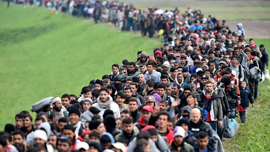 Uzman isimden Türkiye'de yaşayan milyonları ilgilendiren bir açıklama geldi: 20-30 milyona ulaşacak bir göç dalgası bekleniyor...