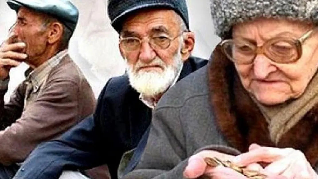 Uzmanlar uyardı! Emekliler hesaptaki paranızı kontrol edin! Yılda 50 milyon TL hesapta kalıyor