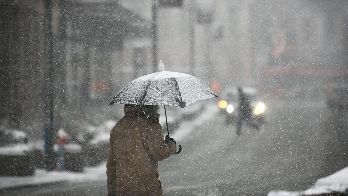 Valilik ve Meteoroloji'den çok sert uyarı geldi! İstanbul'da kar sağanağı olacak: Dışarı çıkmayın